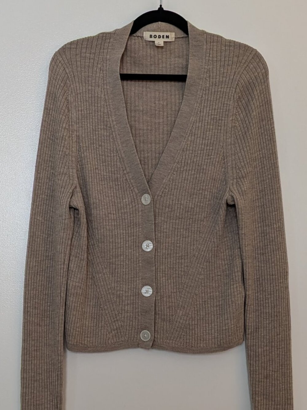 BODEN - 100% Merino ribbed cardigan
